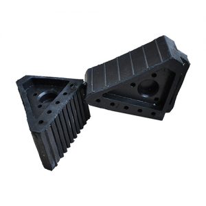 Chặn lùi xe nhựa 004 (170x100x150) mm L x W x H 2kg/cái